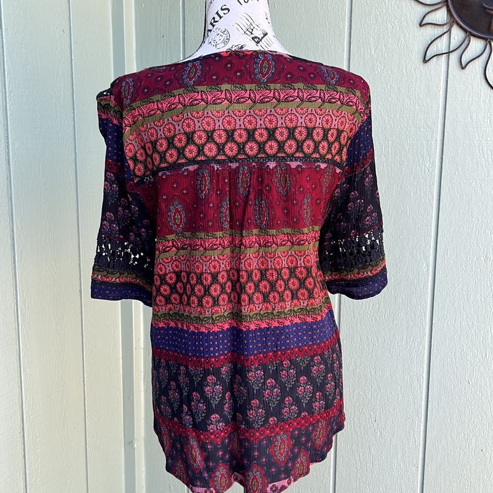 Patrons of peace multicolor top size large. - Picture 2 of 8